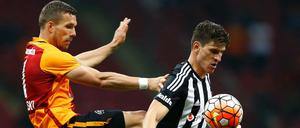 Sturmduo auf Istanbul: Lukas Podolski (l.) im Galatasaray-Dress, Mario Gomez im Trikot von Besiktas. 