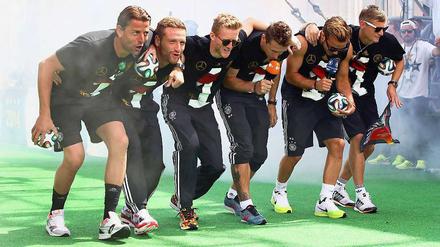 Der Tanz der deutschen Nationalspieler erregt im Internet die Gemüter.