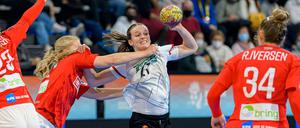 Die deutschen Handballerinen um Julia Maidhof (Foto) taten sich gegen Dänemark in der Offensive schwer.