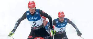 Angriff im Nebel. Eric Frenzel (l.) und Johannes Rydzek (r.) arbeiteten sich im Langlauf noch in die Medaillenränge vor. 
