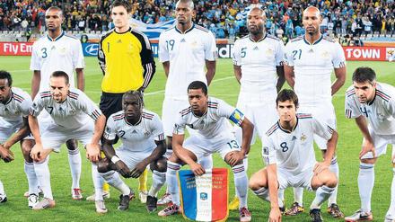 Schwarz-weiß-arabisch. Die WM-Elf 2010 blamierte Frankreich durch Disziplinlosigkeiten – verbandsintern werden schwarze und muslimische Spieler für die Probleme verantwortlich gemacht. 