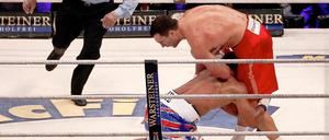 Auf der Suche nach dem aufrechten Gang. David Haye entzog sich im Ring dem Klammergriff von Wladimir Klitschko oft im Kriechgang. 