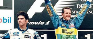Trautes Bild. Michael Schumacher bejubelt seinen Sieg in Spa-Francorchamps 1995, als er von Platz 16 gestartet war und auf Trockenreifen Damon Hill (l.) im Regen hinter sich hielt. Das Rennen war ein Glanzstück in Schumachers Karriere, doch nicht immer lief es so sauber zwischen den beiden ab.