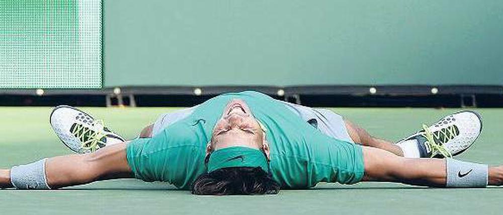 Vollstrecker. Rafael Nadal zeigte in der kalifornischen Wüste wieder sein energiegeladenes Tennisspiel und genoss am Ende den Turniersieg wie ein Geburtstagskind. Foto: dpa