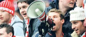 Der Meister ist ausgerufen. Wie hier von Thomas Müller. Jetzt geht es für die Bayern darum, die Punkte in der Liga nicht herzuschenken, sondern in Spiellaune zu bleiben für den DFB-Pokal und die Champions League. 
