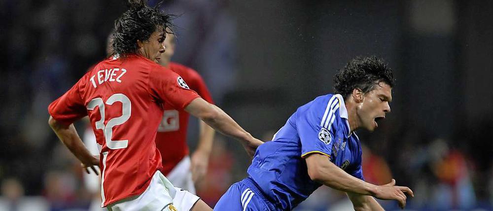 Tiefer Fall. Das Champions-League-Finale 2008 endete für Michael Ballack (rechts) im Trikot des FC Chelsea so wie alle internationalen Endspiele – mit einer Niederlage. 