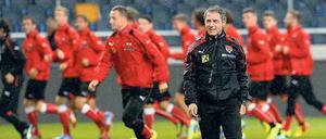 Hauptsache Schweizer? Statt Christian Gross soll nun Marcel Koller Trainer in Nürnberg werden. Der 52-Jährige sammelte bereits in Köln und Bochum Bundesliga-Erfahrung.