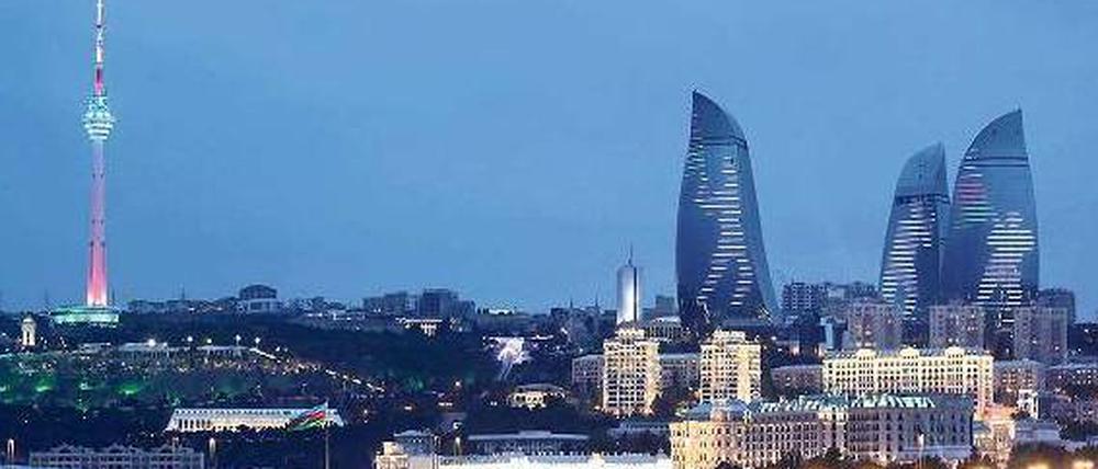 PR für den Apparat. Schon zum Eurovision Song Contest 2012 ließ die Regierung Baku leuchten.