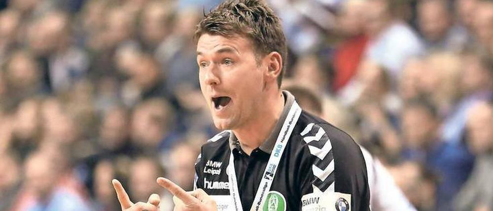 Er denkt mit seinen Fingern. Christian Prokop ist ein Handball-Verrückter. Foto: Imago/Nordphoto