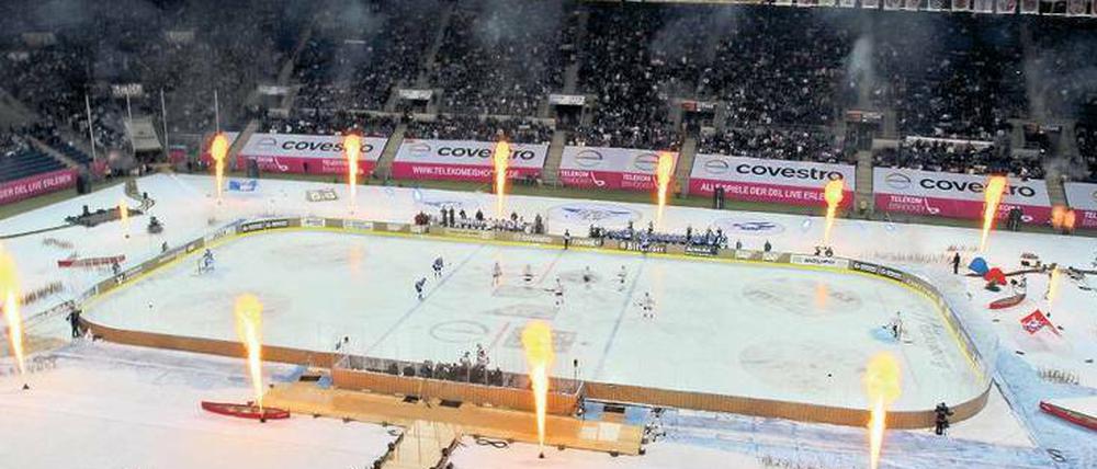 Die kleinste Freiluftnummer. Beim jüngsten Winter Game der DEL in Sinsheim schauten nur 25 000 Zuschauer zu, weit weniger als in allen anderen Spielen von DEL und zweiter Eishockey-Liga in einem Fußballstadion. 