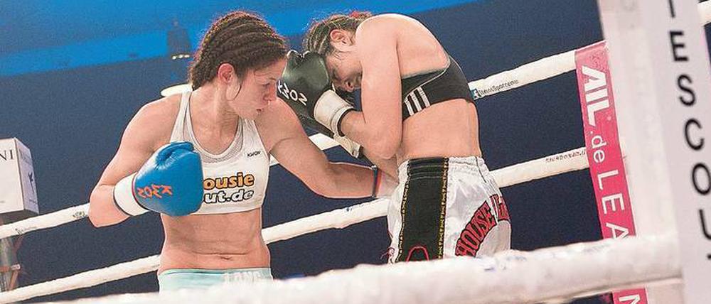 Einstecken müssen bei Marie Lang meist die anderen. Seit 28 Kämpfen ist die Kickbox-Weltmeisterin im Leichtgewicht (links) ungeschlagen, auch beim WM-Kampf am Sonnabend ist sie Favoritin. 