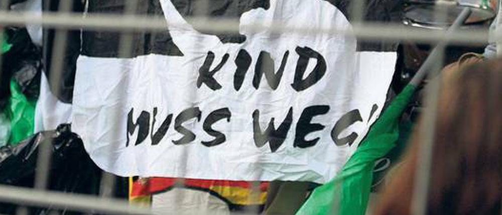 Aus Protest gegen das Verhalten von Präsident Martin Kind wollen einige Fans von Hannover im Stadion keine Stimmung machen.
