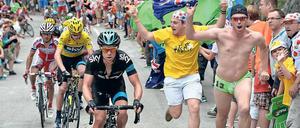 Bisher ist Chris Froome (zweiter Fahrer von vorn) noch auf keiner eigenen Siegerplakette in einer der Kehren nach L’Alpe d’Huez verewigt. 