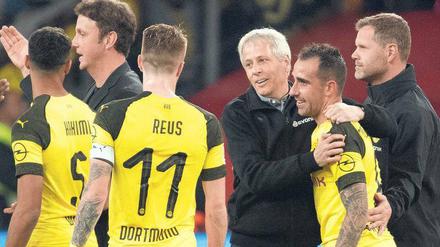 Läuft in allen Wettbewerben. Dortmunds Trainer Lucien Favre und seine Spieler.