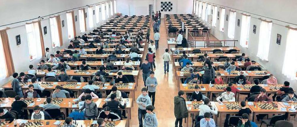 Volle Konzentration. In Armeniens Schachakademie in der Hauptstadt Eriwan trainieren die Kinder dreimal pro Woche – die Jüngsten sind fünf Jahre alt.