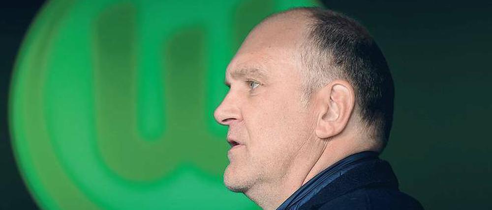 Klare Vision. Beim VfL Wolfsburg baut Jörg Schmadtke dezent den Kader für die Europa League auf. Dafür hält er sich nicht zurück, wenn es um Politik geht. 