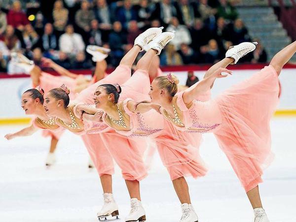 Ein Traum in pink. Team Paradise aus Russland wurde nach zwei starken Auftritten Weltmeister im Synchron-Eiskunstlauf. Foto: Lehtikuva/Reuters