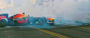 Remmidemmi. Vor dem Formel-1-Rennen am Sonntag in Texas drehte der Niederländer Max Verstappen in seinem Red Bull noch ein paar wilde Runden auf dem Hollywood Boulevard. Ab 2021 sollen die Autos dann anders aussehen. 