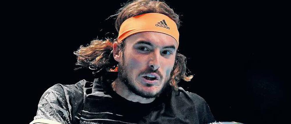 Tennis rockt. Der 21-jährige Stefanos Tsitsipas trägt die Haare lang und spielt sein Tennis klassisch mit einer einhändigen Rückhand. Foto: Tony O’Brien/Reuters