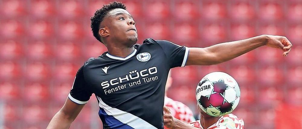 Ball vorm Kopf. Mainz verpasst gegen Bielefeld den Sieg.