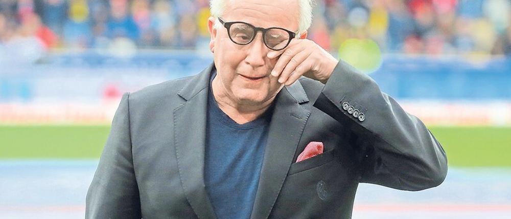 Abschiedstränen. Fritz Keller, hier bei seinem Abschied vom SC Freiburg, wird wohl bald auch beim DFB aus dem Amt scheiden müssen. 