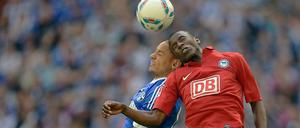 Jetzt heißt es strecken: Hertha liegt gegen Schalke zurück, bei einer Niederlage könnte der Abstieg schon heute besiegelt sein.