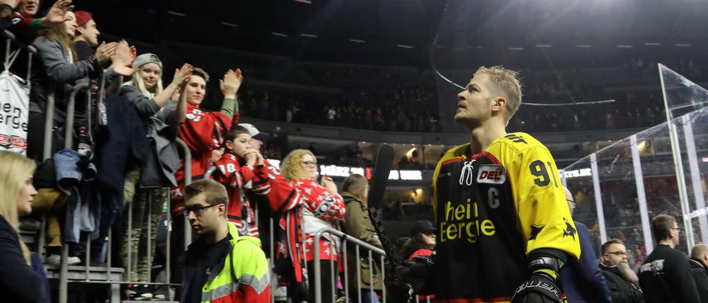 Banger Blick: Kölns Nationalspieler Moritz Müller hat die Gründung einer Spielergewerkschaft initiiert.