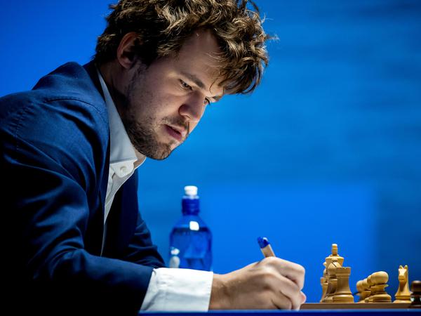 Magnus Carlsen ist seit acht Jahren amtierender Schach-Weltmeister und wird in diesem Jahr gegen Jan Nepomnjaschtschi antreten.