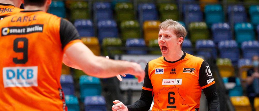 Zuspieler und Kapitän Sergej Grankin verlängert seinen Vertrag bei den BR Volleys.