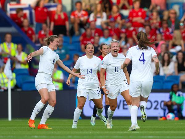 Gegen Norwegen durften die englischen Fußballerinnen gleich achtmal jubeln.
