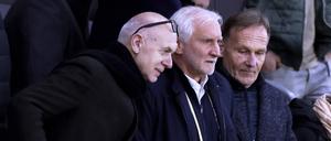 Beim Länderspiel gegen Mainz gaben sich DFB-Präsident Bernd Neuendorf (l.) und DFL-Geschäftsführer Hans-Joachim Watzke (r.) einträchtig an der Seite von DFB-Sportdirektor Rudi Völler.