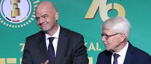 Miteinander: Vor dem Pokalfinale traf sich die DFB-Spitze um Reinhard Rauball (rechts) mit Fifa-Präsident Gianni Infantino.