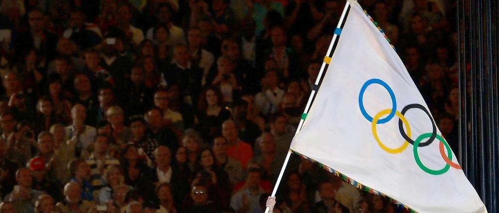 Die Olympische Flagge als Symbol für Sportler, die nicht für ihr Heimatland starten können.