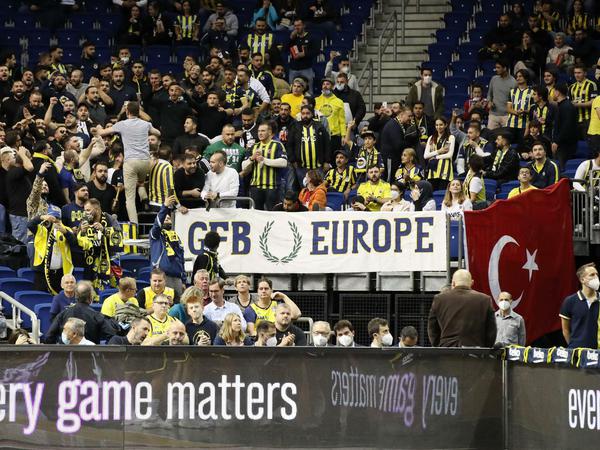 Die Fans von Fenerbahce Istanbul machten ordentlich Lärm in der Arena am Ostbahnhof. 