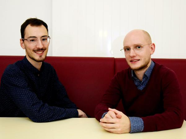 Kommerell (links) und Jakob Fuchs studieren Gesellschafts- und Wirtschaftskommunikation an der Universität der Künste. Instaball haben sie für ein Uni-Projekt entwickelt. 