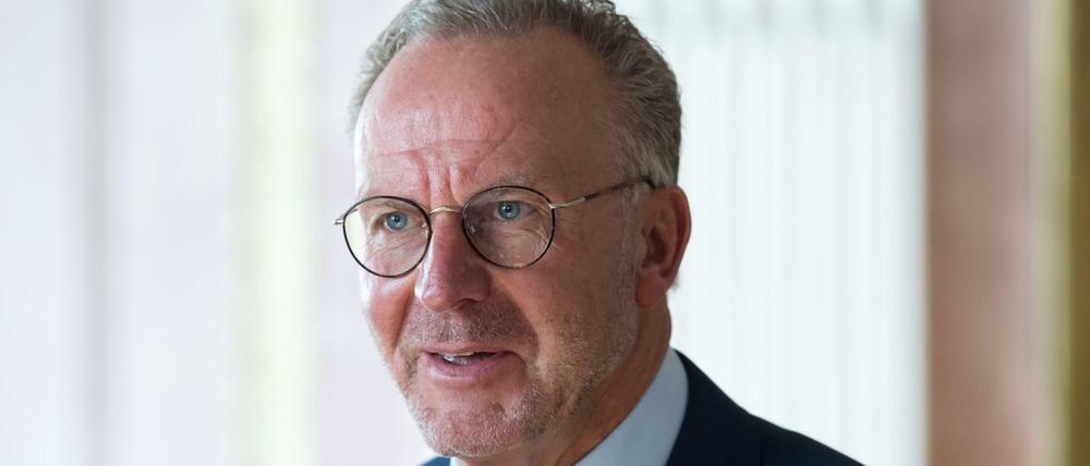 Kritisch. Karl-Heinz Rummenigge, Vorstandsvorsitzender der FC Bayern München AG.