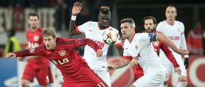 Verhaltener Luftsprung. Leverkusens Stefan Kießling hebt im Duell gegen den AS Monaco ab.