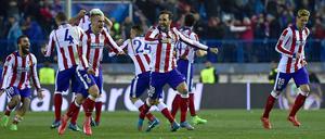 Wildes Durcheinander. Die Spieler von Atletico Madrid feiern den Viertelfinaleinzug gegen Bayer Leverkusen.