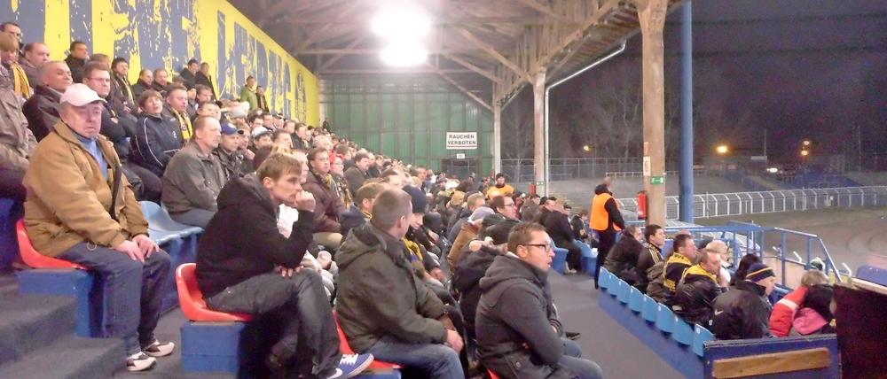 Die Lok zieht immer noch - auch in der Oberliga kommen zu Spielen bis zu 3.000 Fans ins altehrwürdige Bruno-Plache-Stadion.
