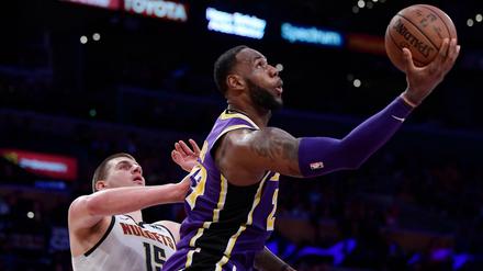 Am Ziel vorbei. LeBron James (r.) und die Los Angeles Lakers werden die Play-Offs mit großer Wahrscheinlichkeit verpassen.