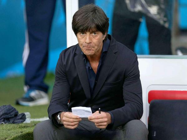 Die WM-Euphorie in Deutschland stockt. Mit dem Viertelfinale gegen Frankreich soll sich das ändern. Löw scheint zu Korrekturen seines WM-Plans bereit. 