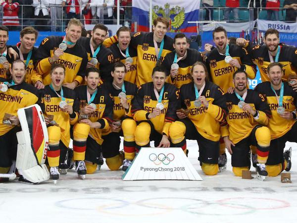 Die deutsche Eishockey-Nationalmannschaft gewann in Südkorea sensationell Silber. 