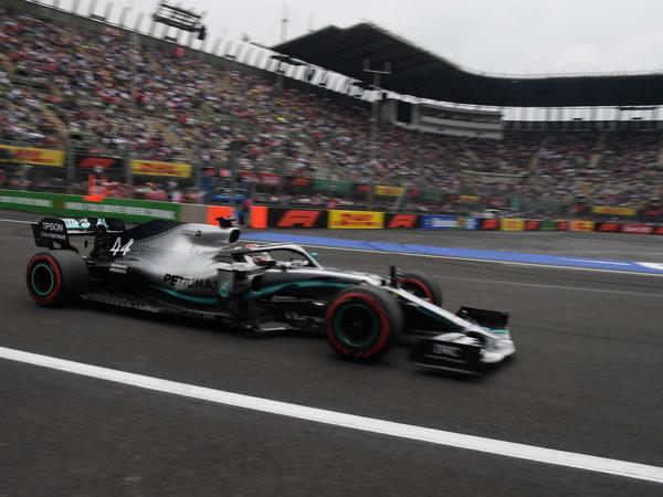 Technisches Kunstwerk. In seinem Auto hat Lewis Hamilton gut fahren – in Mexiko winkt Titel Nummer sechs.