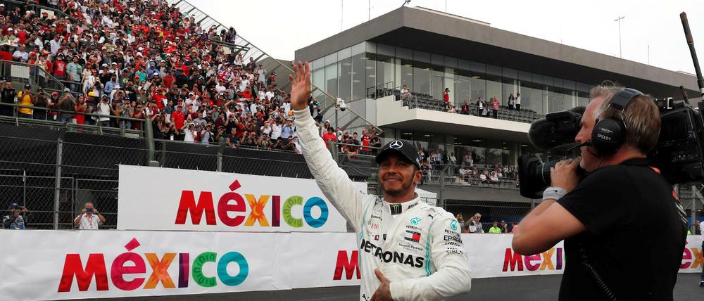 Alle Augen auf ihn. Lewis Hamilton gewinnt das Rennen in Mexiko.