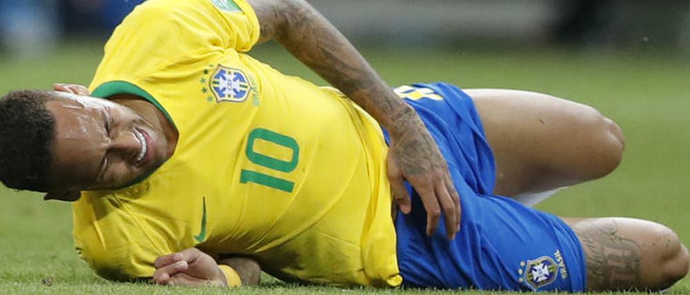 Neymar hat Aua und das praktisch überall. Inzwischen geht es ihm aber wieder gut.