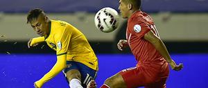 Kaum aufzuhalten: Neymar (l.) hatte mit einem Tor und einer Vorlage entscheidenden Anteil am Sieg Brasiliens.