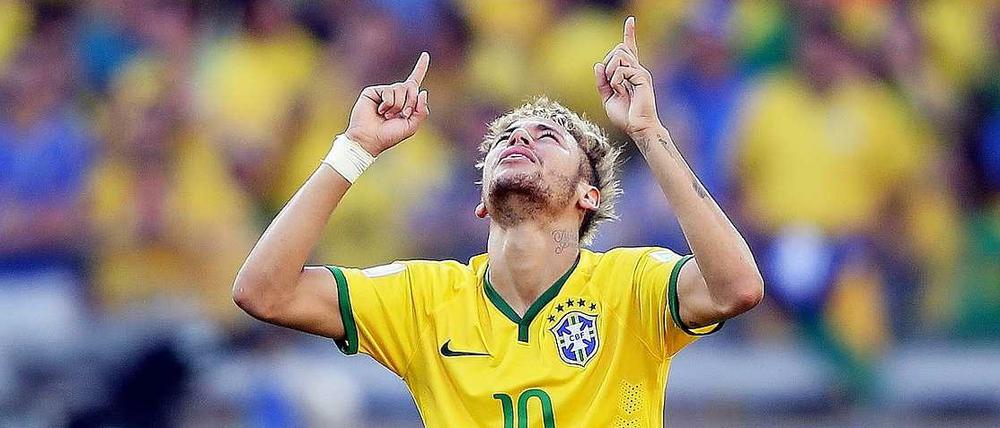 Dem Himmel sei dank! Brasilien setzt sich mit Glück und Neymar im Elfmeterschießen im WM-Achtelfinale gegen Chile durch. Der Gastgeber der WM 2014 steht im Viertelfinale. Chile ist auf äußerst knappe Art und Weise ausgeschieden.