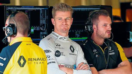 Verschränkte Aussichten: Nico Hülkenberg (Mitte) ist noch bis Ende dieser Saison bei Renault angestellt. Wie es für den 32-Jährigen danach weitergeht, ist noch unklar.