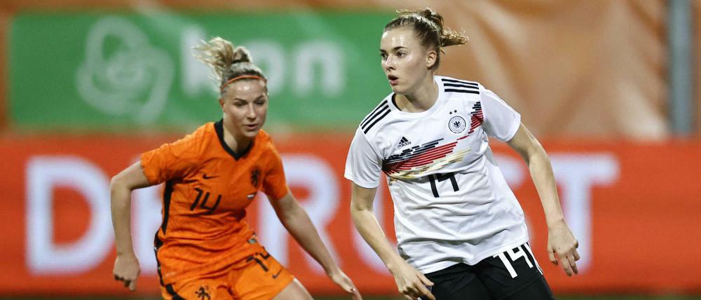 Torschützinnen unter sich: Jackie Groenen (l.) brachte die Niederlande in Führung, Laura Freigang glich für Deutschland aus.