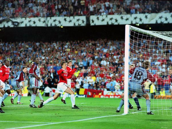 Ole Gunnar Solskjaer macht im Champions-League-Finale 1999 das 2:1 gegen Bayern München. Michael Tarnat und Oliver Kahn können nur zuschauen.